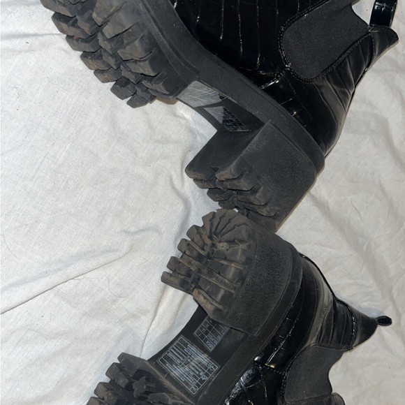 Black boots - Picture 3 of 3